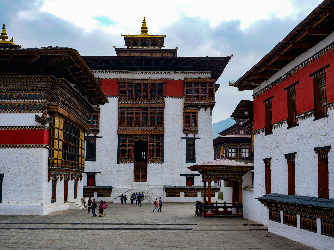 Bhutan, Lungtenzampa